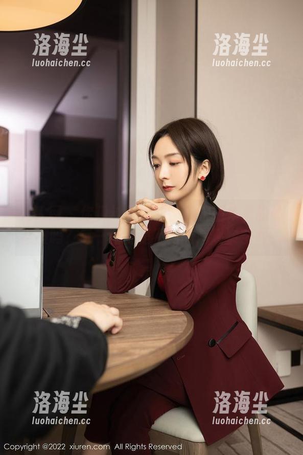 秀人网 - 你见过抖娘利世私拍图集里的体操服吗？每一张都是不同的超现实空间！