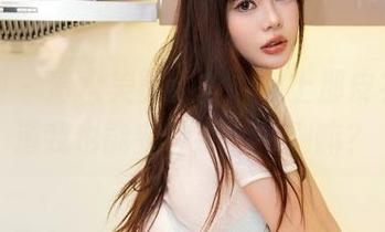 秀人网 – 清水美嘉私拍：穿上那皮衣，难道我也能变得那么特别嘛？