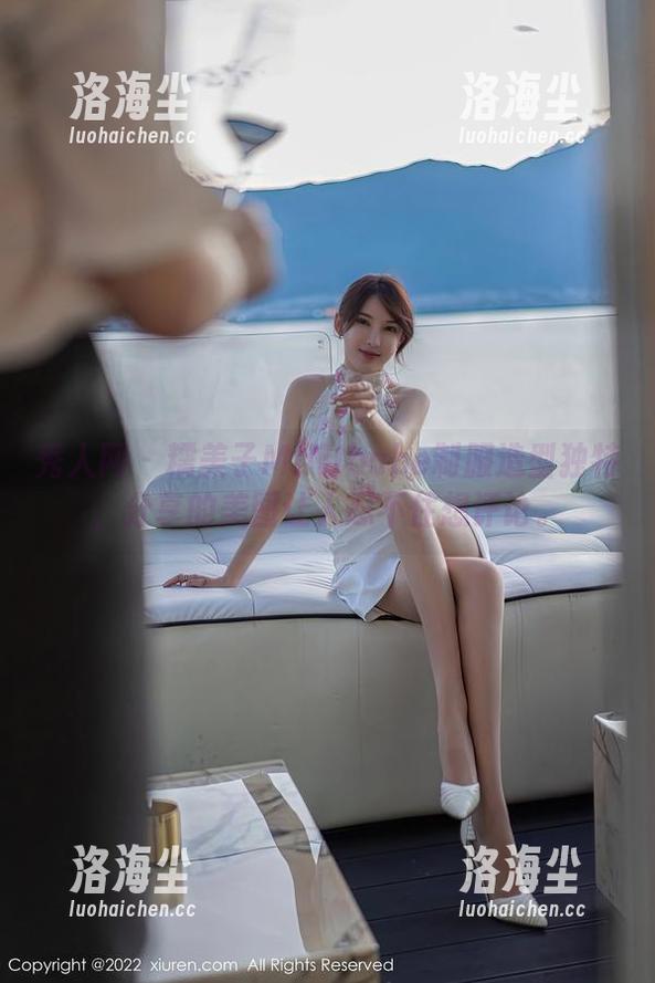 秀人网 - 糯美子MINIbabe制服造型独特，分享的美图让人忍不住想评论。