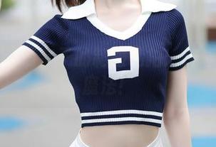秀人网 – 萌奈子的制服私拍：神奇的衣物魔法！