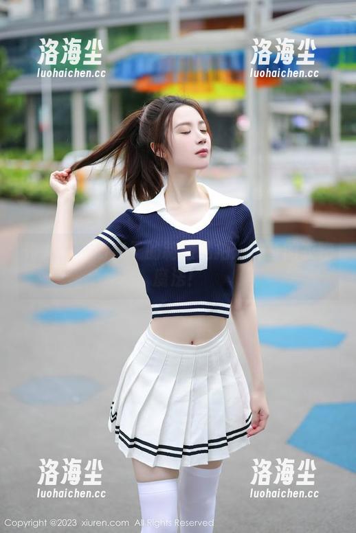 秀人网 - 萌奈子的制服私拍：神奇的衣物魔法！