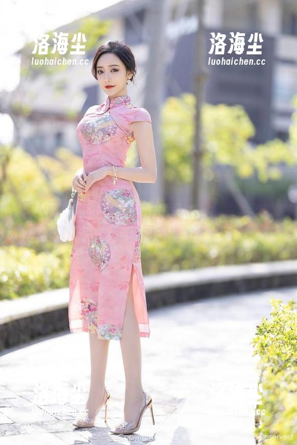 秀人网 - 萌白酱的私拍写真，女友气息扑面而来