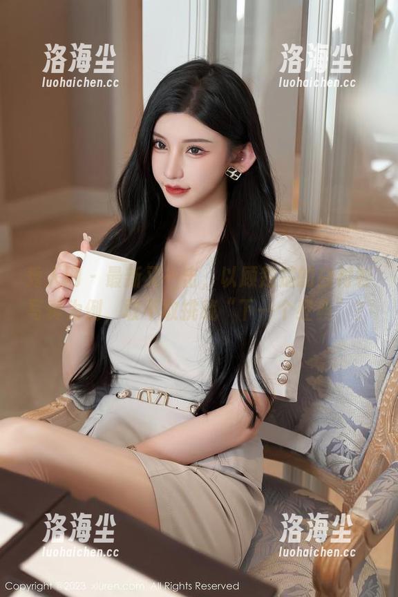 秀人网 - 最新又一击，以顾楚楚的白衬衫写真为例，敢不敢挑战“下一个经典”？