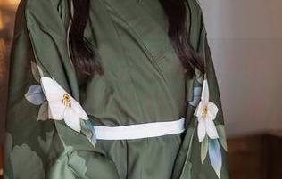 秀人网 – 麦田来了，女孩在美图里轻舞，像是叶子在秋风中摇摆