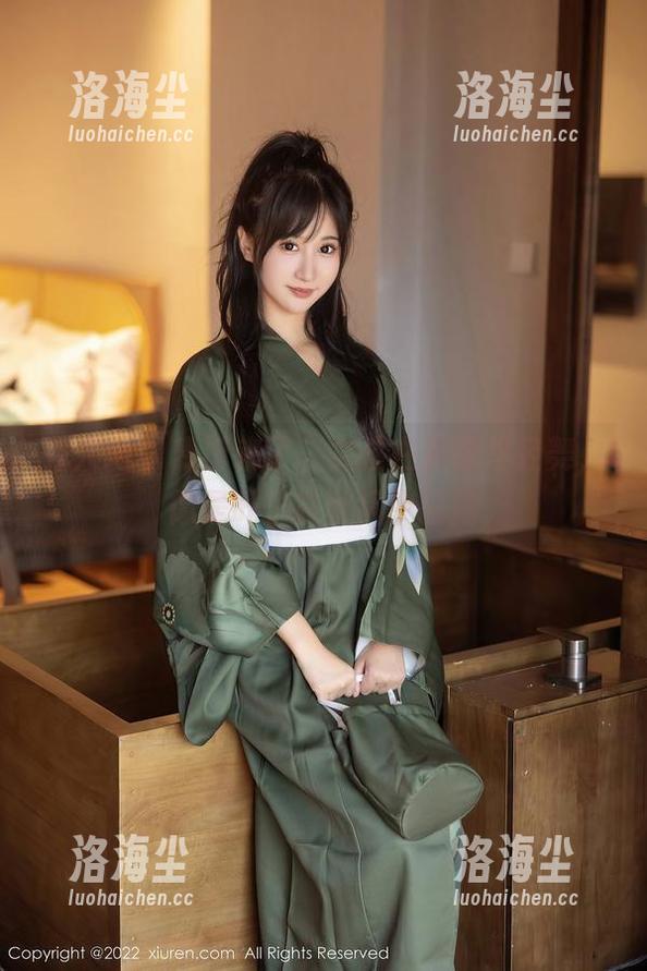 秀人网 - 麦田来了，女孩在美图里轻舞，像是叶子在秋风中摇摆