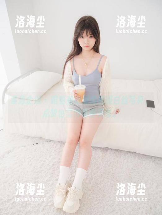 紧急企划 - 眼看着小婕的校服白丝写真，点赞也显得有些无奈。