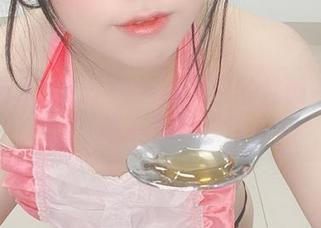 芋圆侑子挑战：在路易九世的礼服中找到‘吃’的灵感！