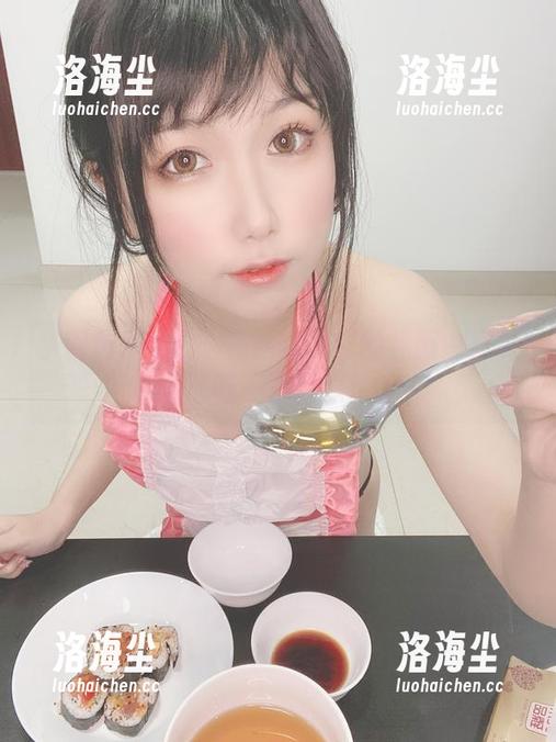 芋圆侑子挑战：在路易九世的礼服中找到‘吃’的灵感！