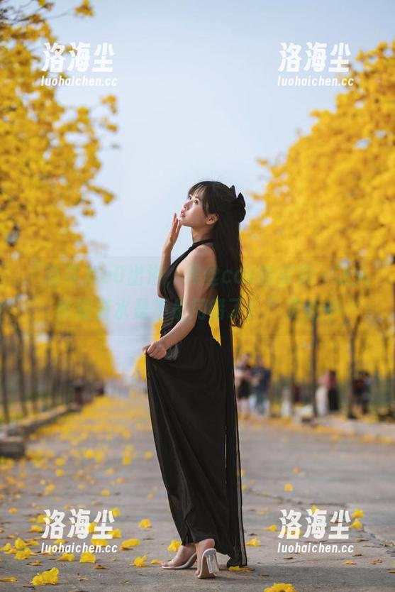 “萌芽儿o0出浴，黑丝cos新姿势—让人怀疑清水是不是用错了！”更新中