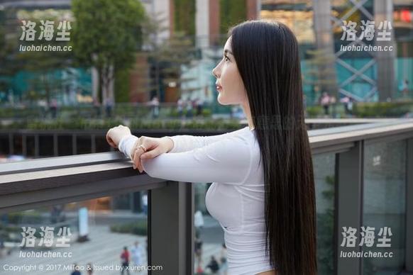 蜜桃社 - 吊带+玛丽Mary，搭配得真有意思的无圣光写真，难以抗拒啊。