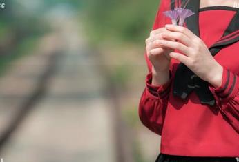 西瓜少女的美图，制服里的甜蜜和酸爽。