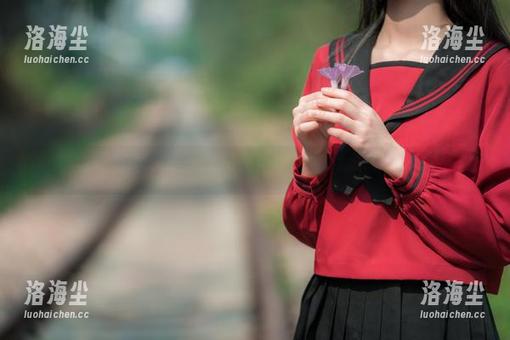西瓜少女的美图，制服里的甜蜜和酸爽。