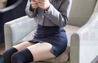 语画界 – 礼服与Cris_卓娅祺的组合，完全是高清壁纸收藏中必备的极品。