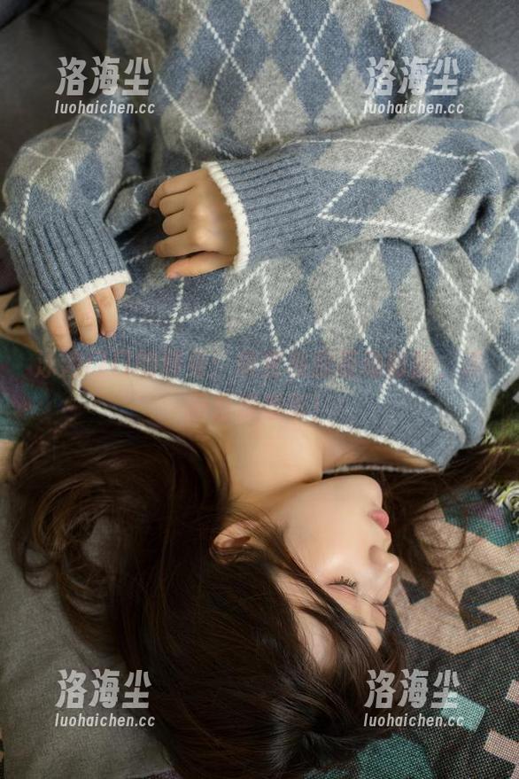 泳池门口的转身：镜酱私房萌动时刻，美图急速发车！