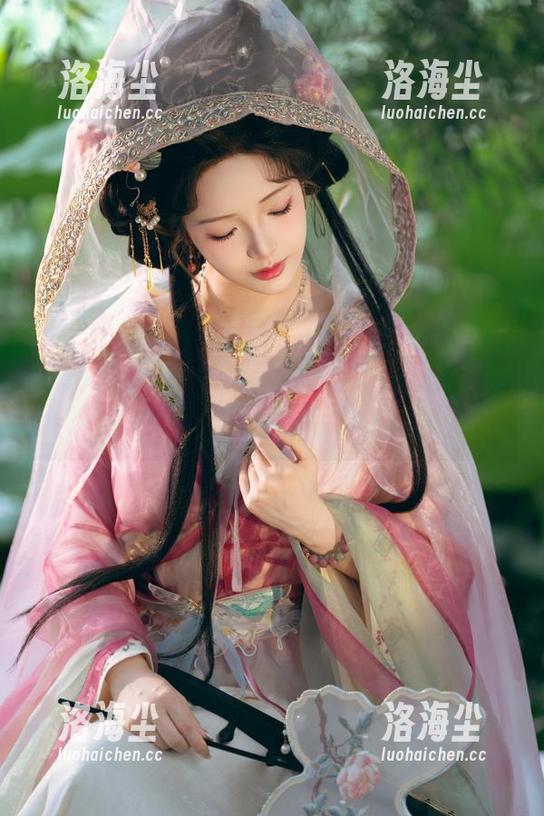 新泳衣上线！雯妹不讲道理的作品集更新，让人分心。