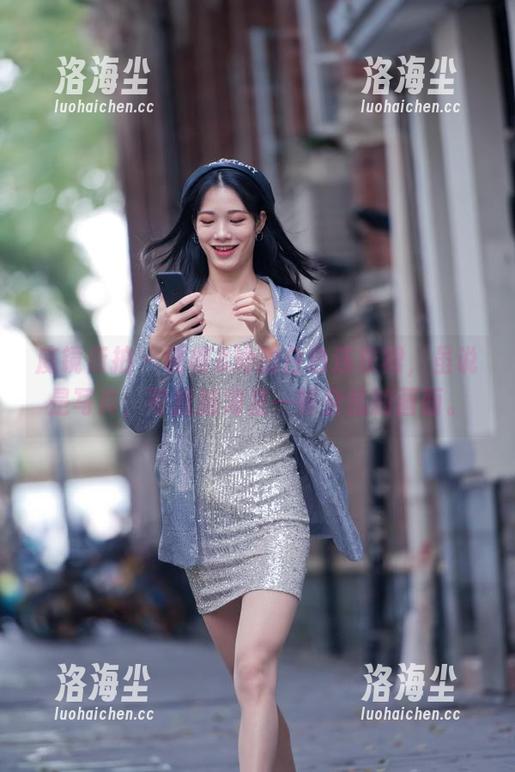 魔镜街拍 - 楼楼&她的白色连衣裙，虽说是写真，可我脑海里一顿杂乱的画面。