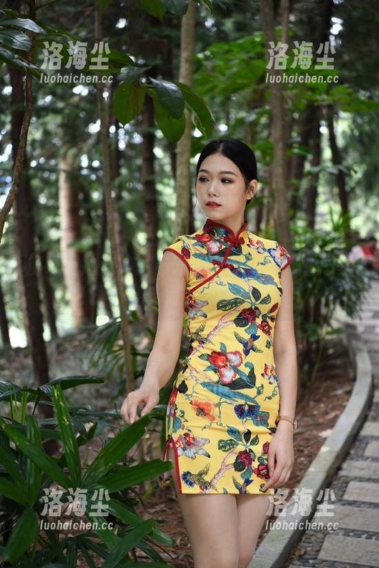 魔镜街拍合集：最新黑丝改良旗袍动感案例，穿法到底有啥不同？