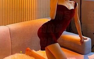 微密圈 – 看黎允熙的旗袍写真，在线上不经意间就漂浮起婉约的美，似乎要掉进那种华丽的时光里。
